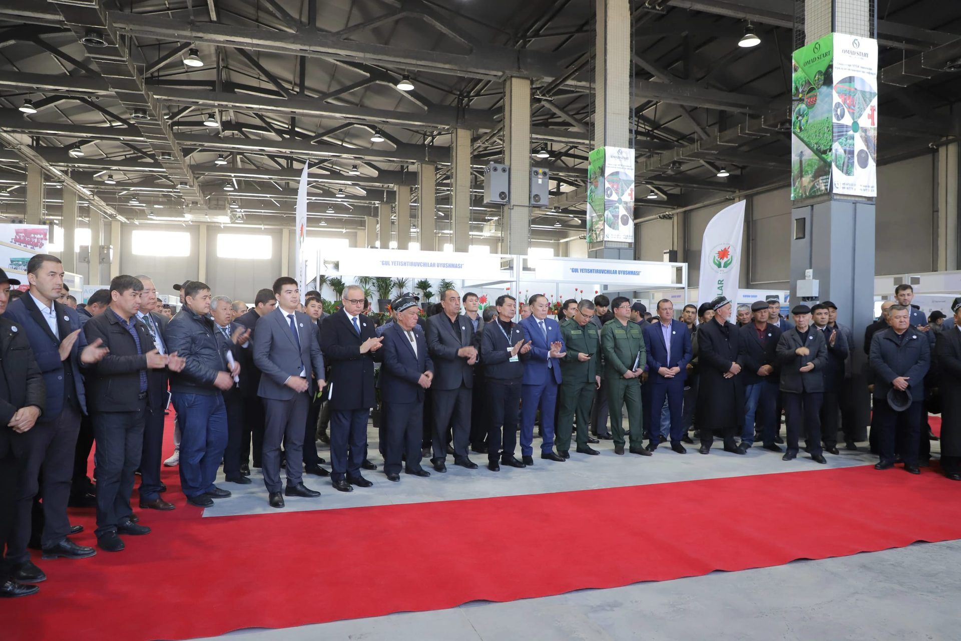 Exhibition opening ceremony in the SOF Expo indoor pavilion: guests and branded banners
