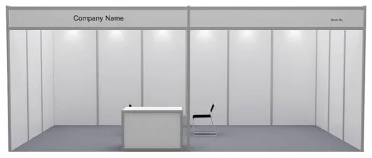 18 m² standart stant, önden görünüm, 3 × 6 m: alın panosu, tezgâh ve sandalyeler